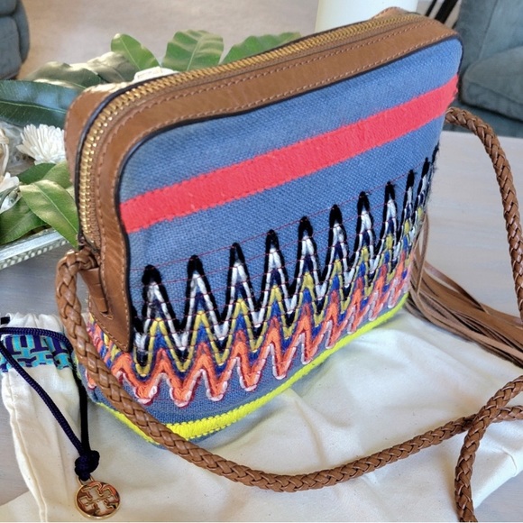 EUC🔥AUTHENTIC TORY BURCH linen/braided leather zip top crossbody with tassels - Picture 10 of 14